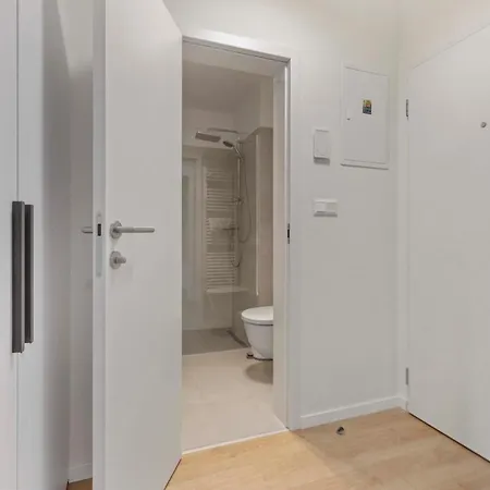 Lam - Ac -balcony Апартаменты Братислава