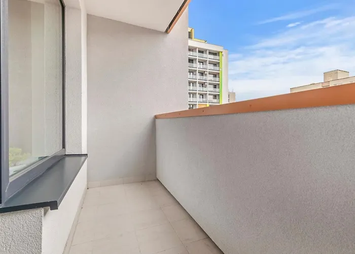 Lam - Ac -balcony شقة *